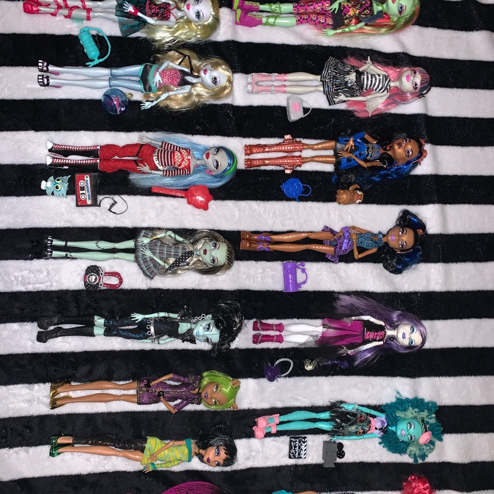 Monster high dolls